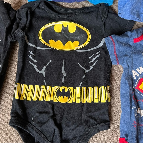 8 Amazing onesie, one piece, lot, superheroes. You get them all and a cape.. - Picture 4 of 13